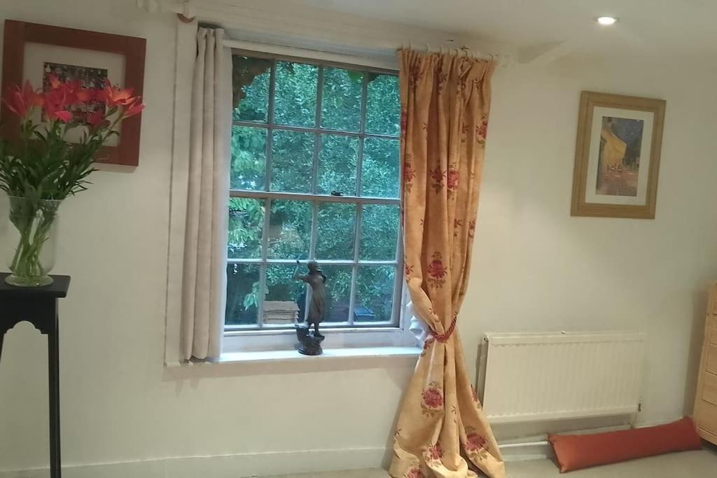 Cosy Cottage+ Secluded Garden Holiday home *