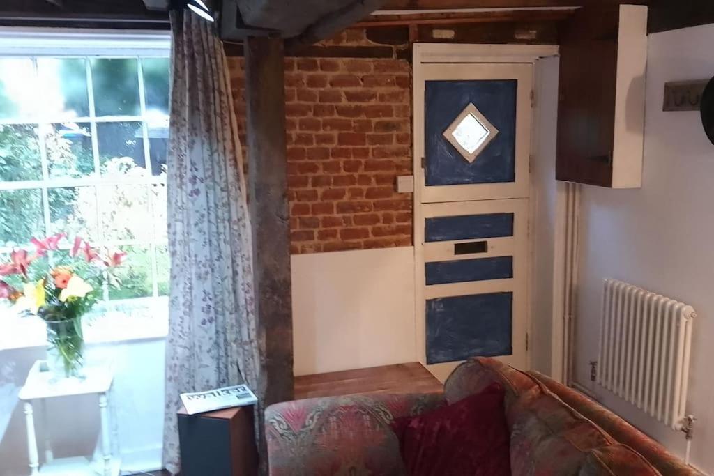 Cosy Cottage+ Secluded Garden Holiday home *