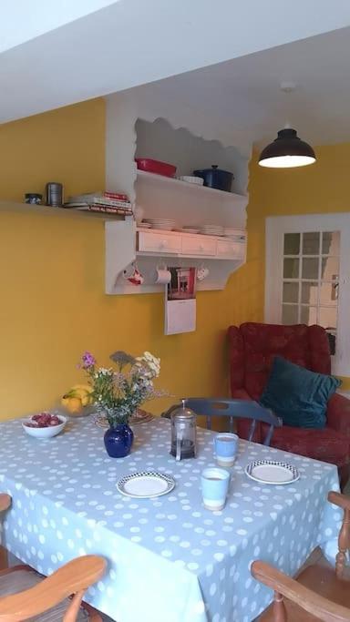 Cosy Cottage+ Secluded Garden Holiday home *