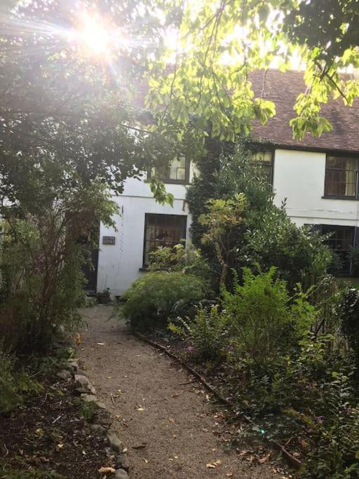 Cosy Cottage+ Secluded Garden Holiday home *