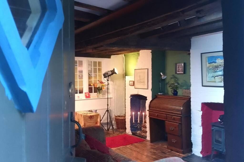 Cosy Cottage+ Secluded Garden