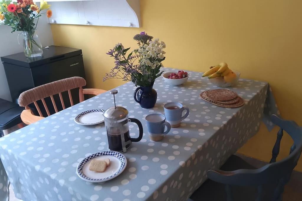 Cosy Cottage+ Secluded Garden Holiday home *